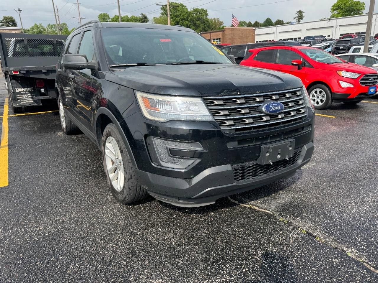 Used 2016 Ford Explorer FWD image 2