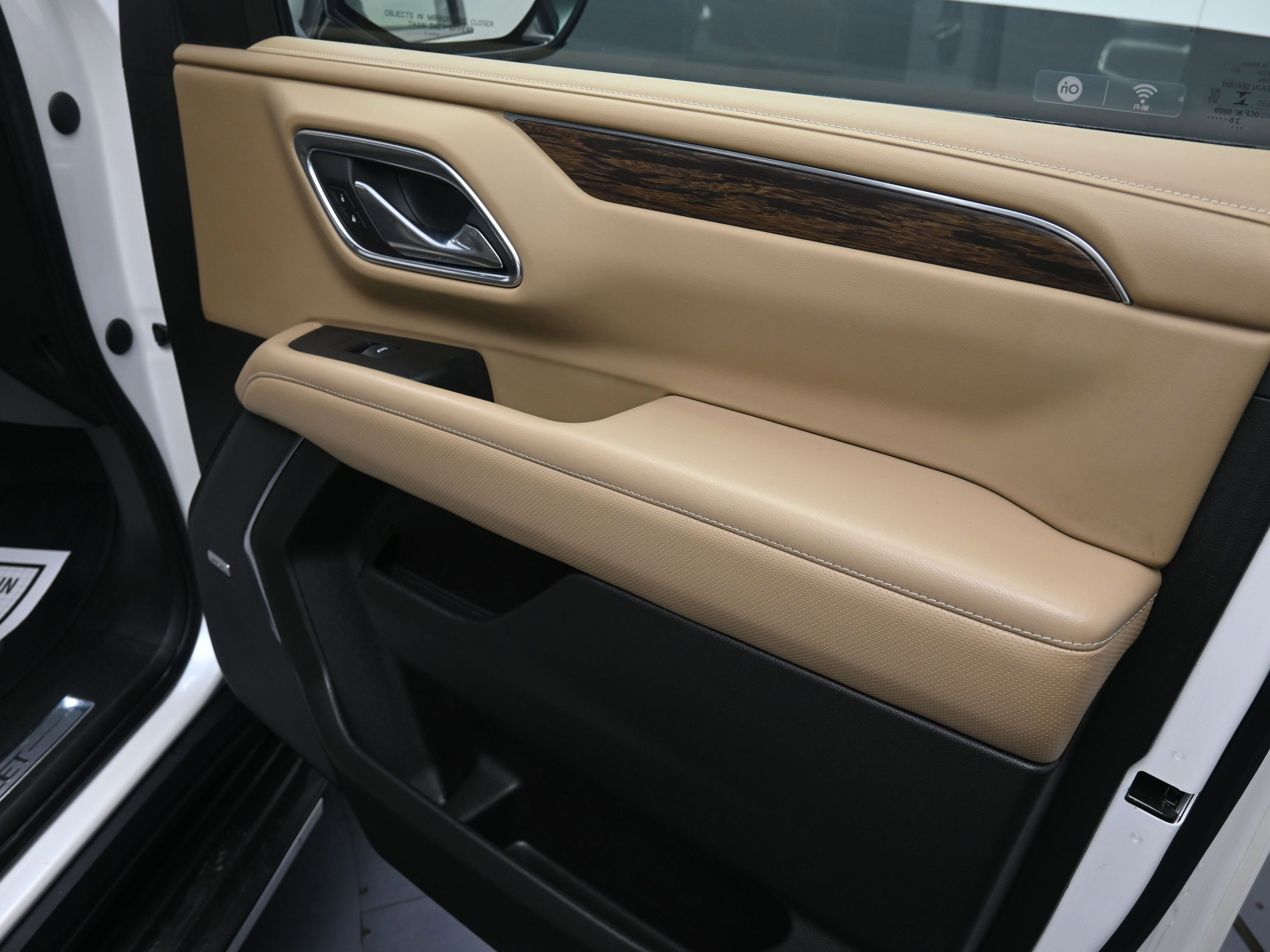 Used 2021 Chevrolet Tahoe Premier w/ Premium Package image 28