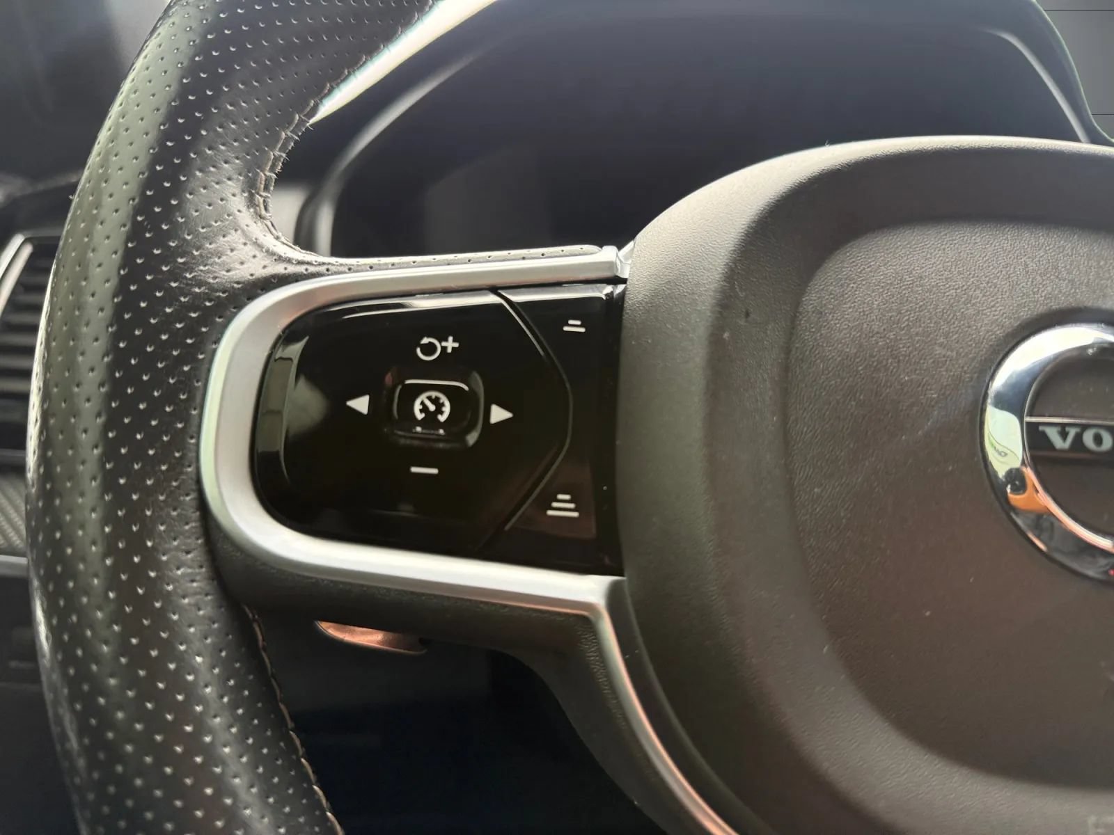 Used 2019 Volvo XC90 T6 R-Design w/ Protection Package Premier AWD/4WD image 29
