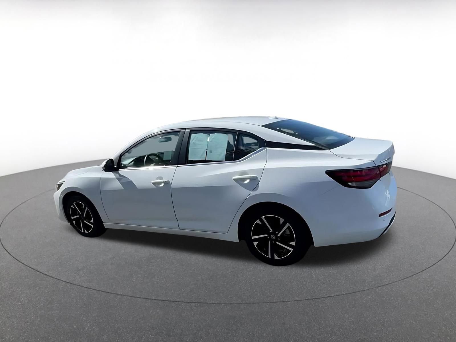 Used 2025 Nissan Sentra SV FWD image 10