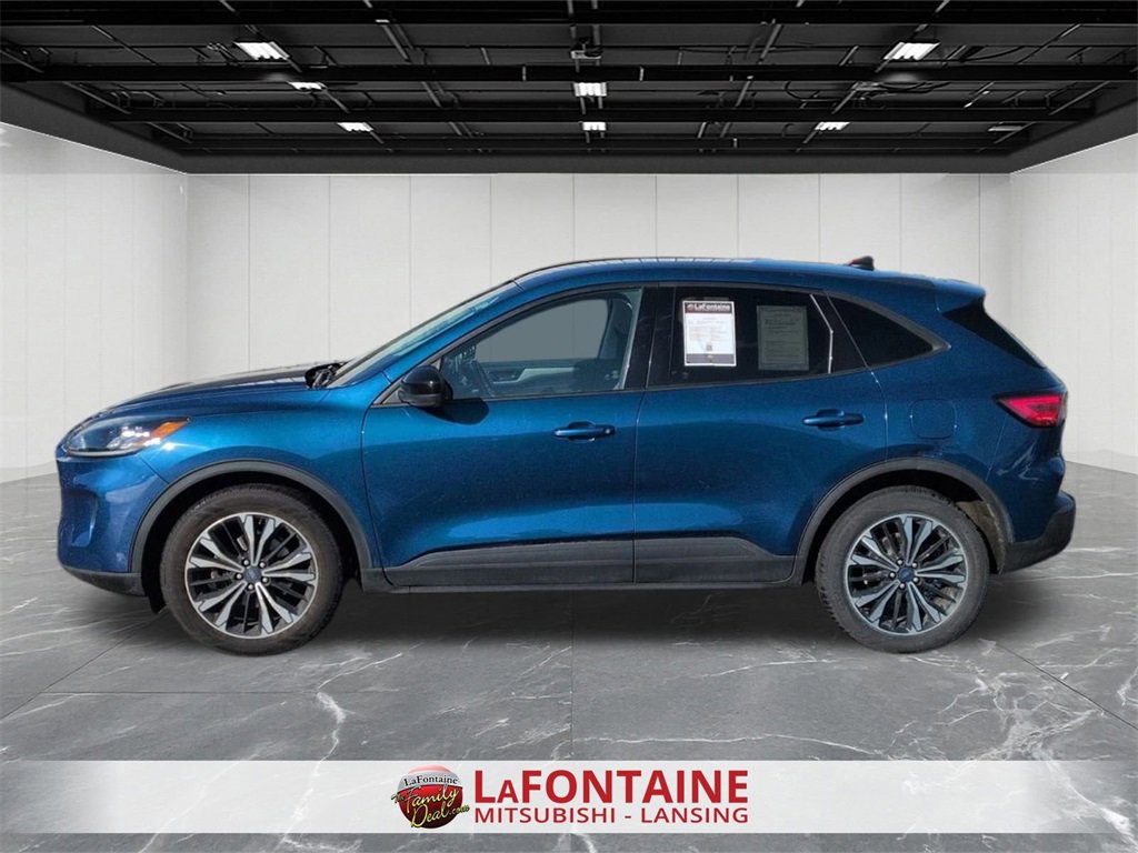 Used 2022 Ford Escape SE w/ SE Sport Appearance Package image 3