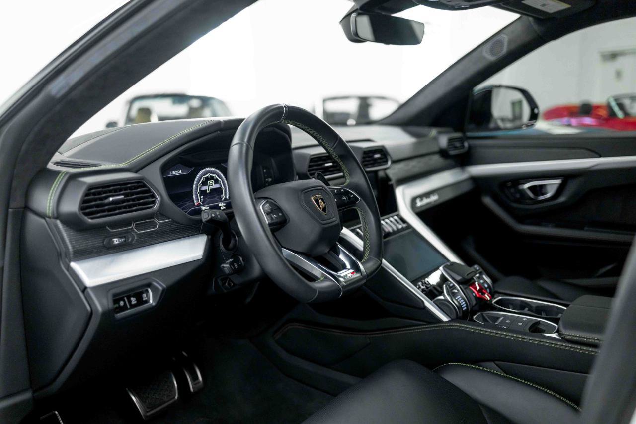 Used 2020 Lamborghini Urus Base image 2