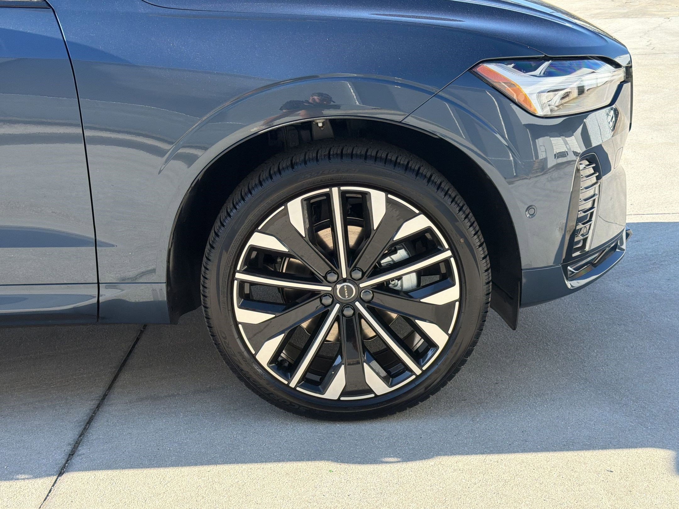 New 2026 Volvo XC60 B5 Ultra w/ Protection Package Premier AWD/4WD image 11