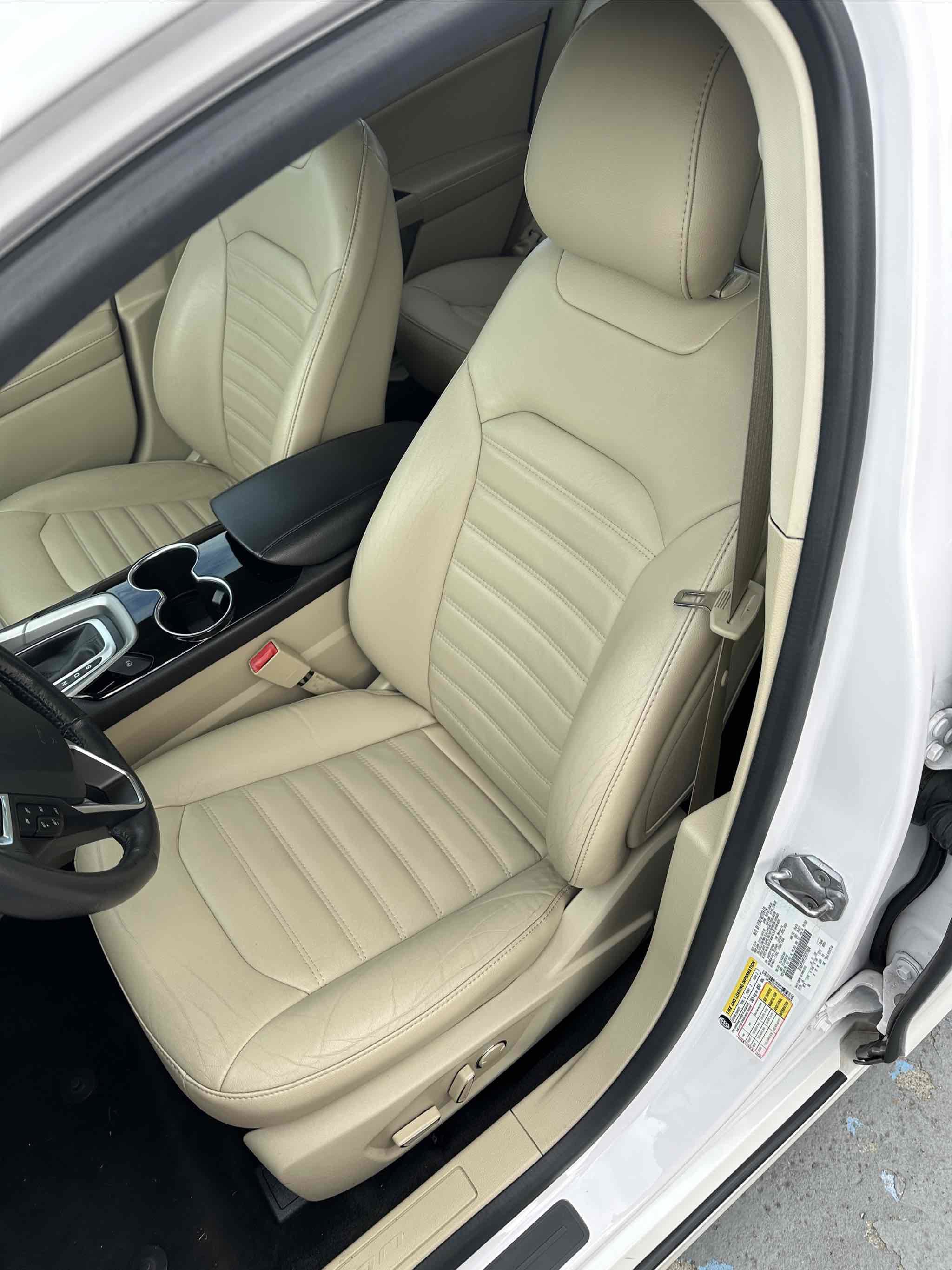 Used 2014 Ford Fusion SE w/ Equipment Group 202A image 12