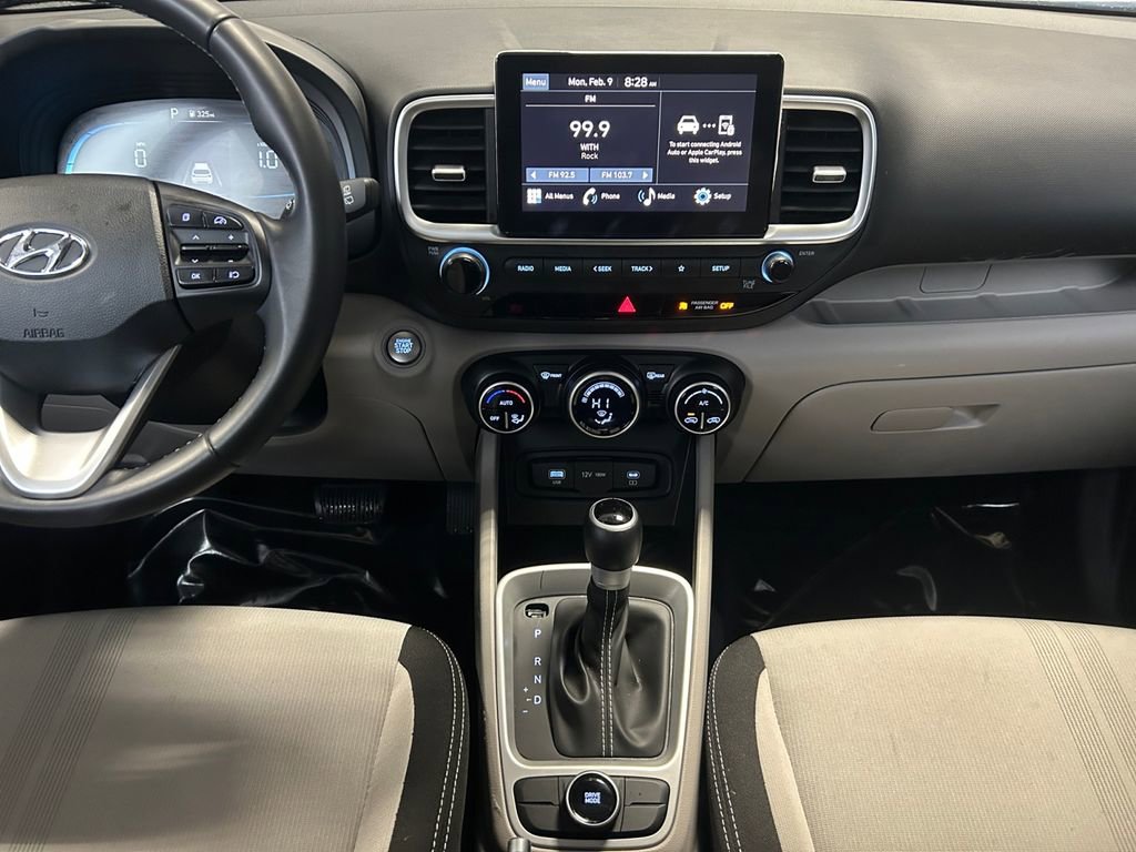 Certified 2025 Hyundai Venue SEL image 12