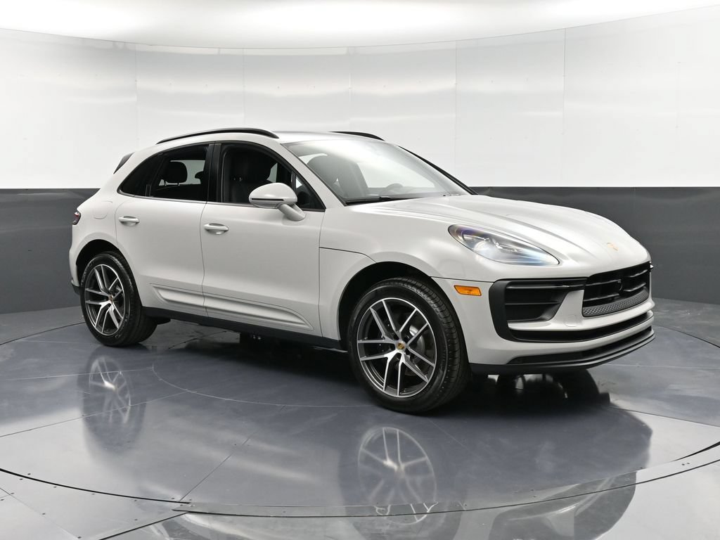 Certified 2026 Porsche Macan AWD/4WD image 10