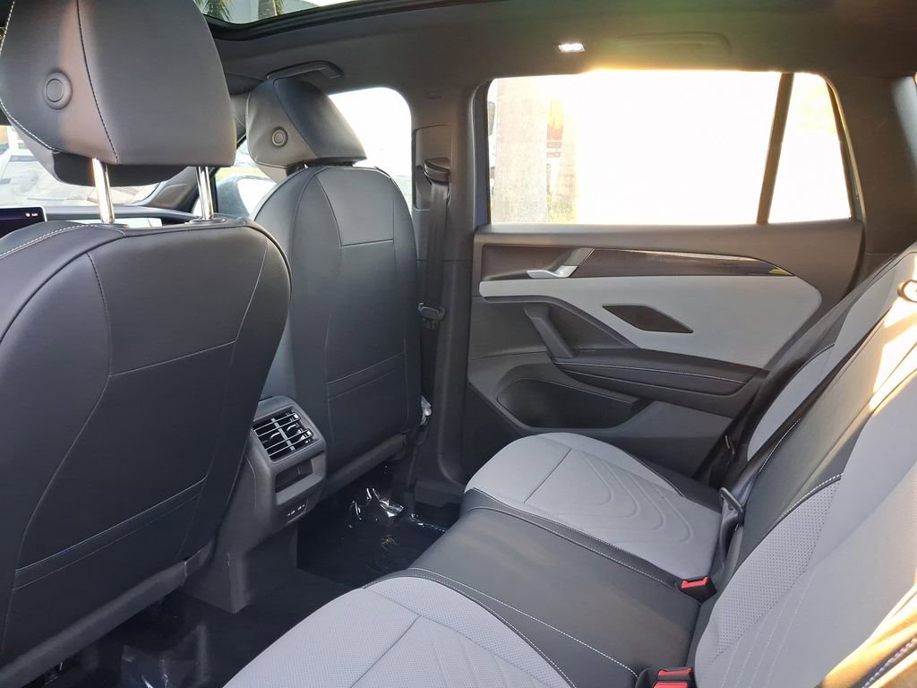 New 2026 Volkswagen Tiguan SE R-Line FWD image 5