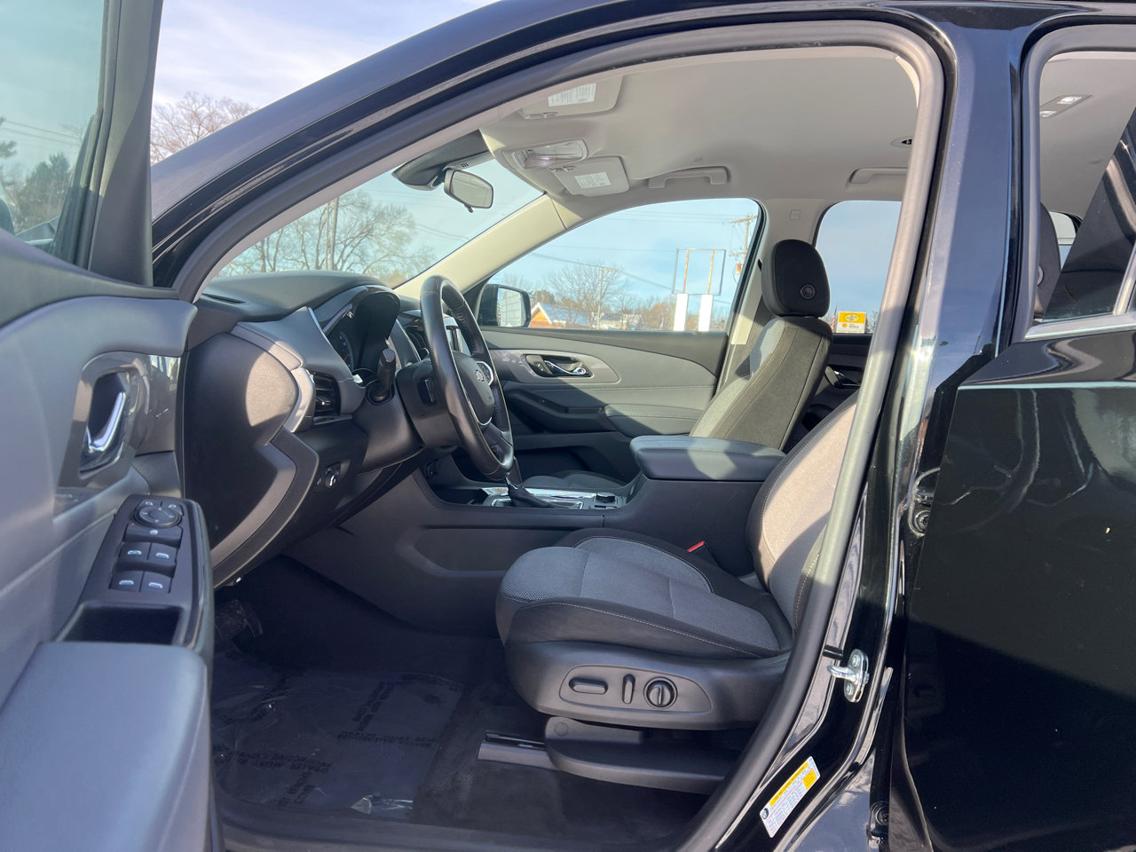 Used 2020 Chevrolet Traverse LT w/ LPO, Cargo Package image 12