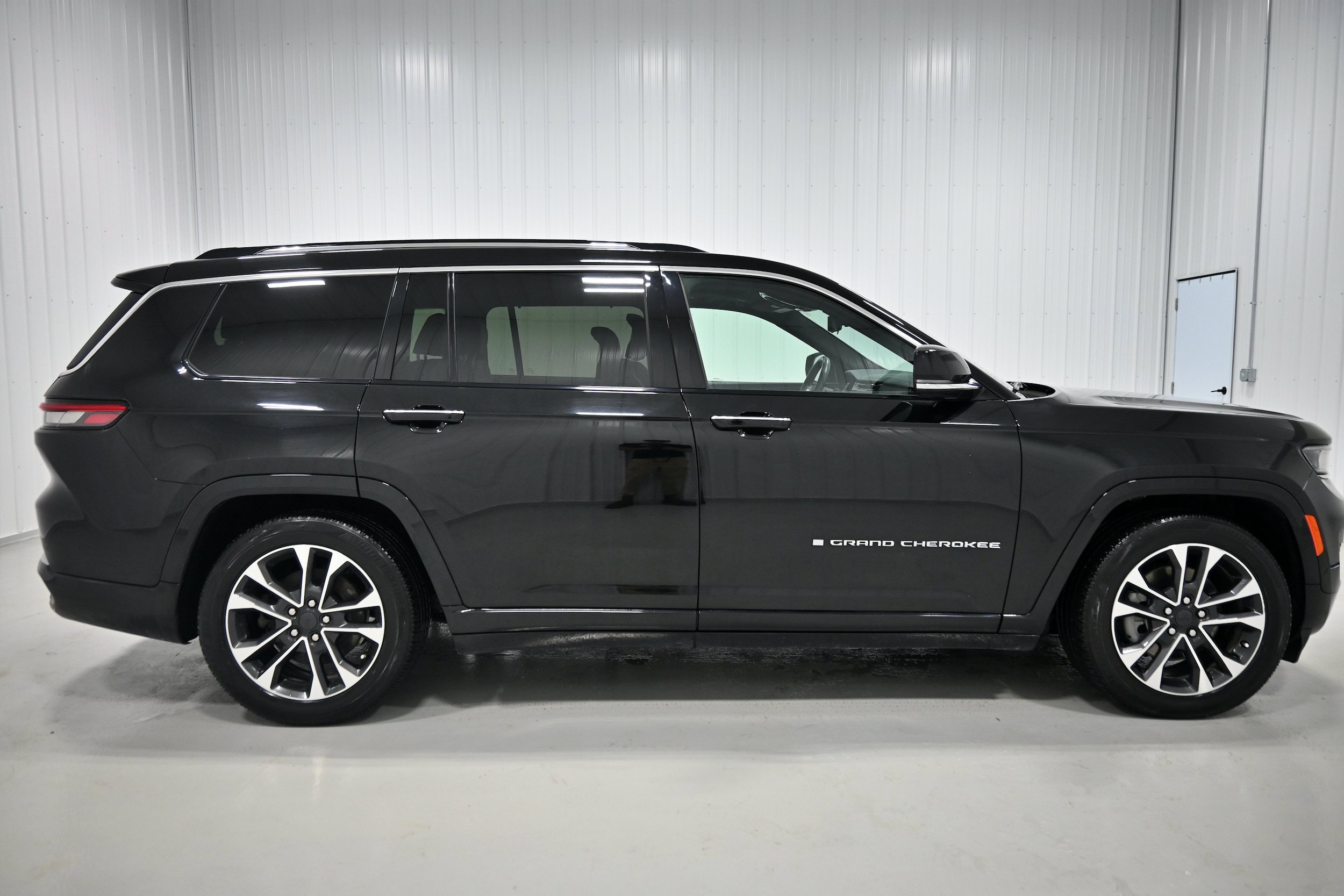 Used 2021 Jeep Grand Cherokee L Overland w/ Luxury Tech Group IV AWD/4WD image 47