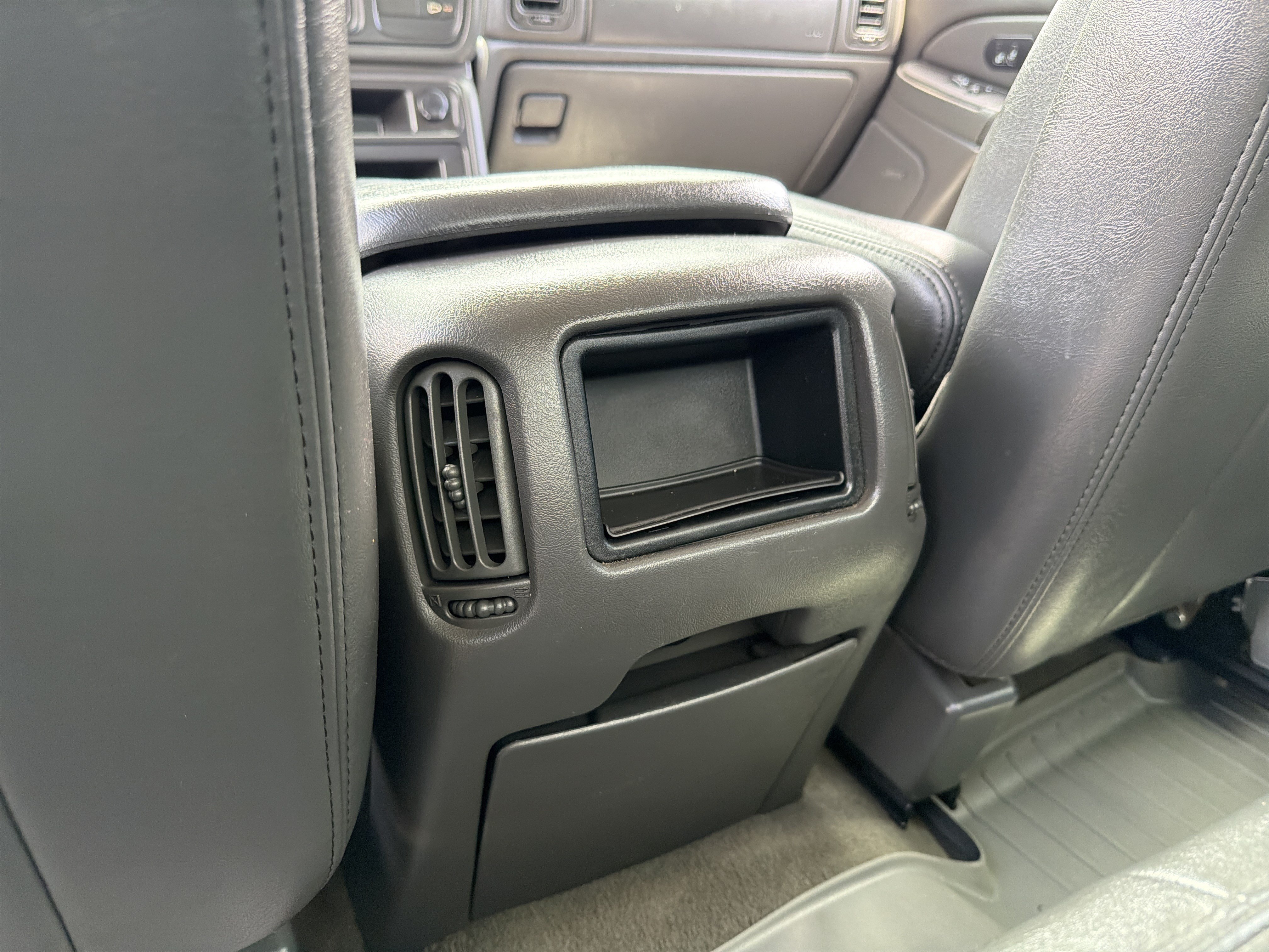 Used 2005 Chevrolet Silverado 2500 LT w/ Heavy-Duty Power Package AWD/4WD image 13