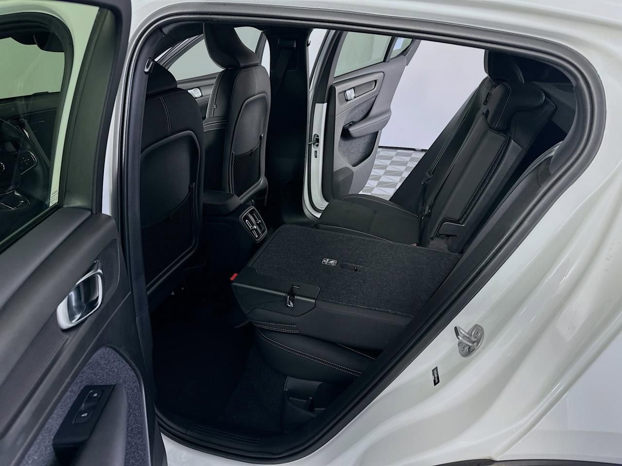 Used 2023 Volvo C40 P8 Recharge Ultimate image 34