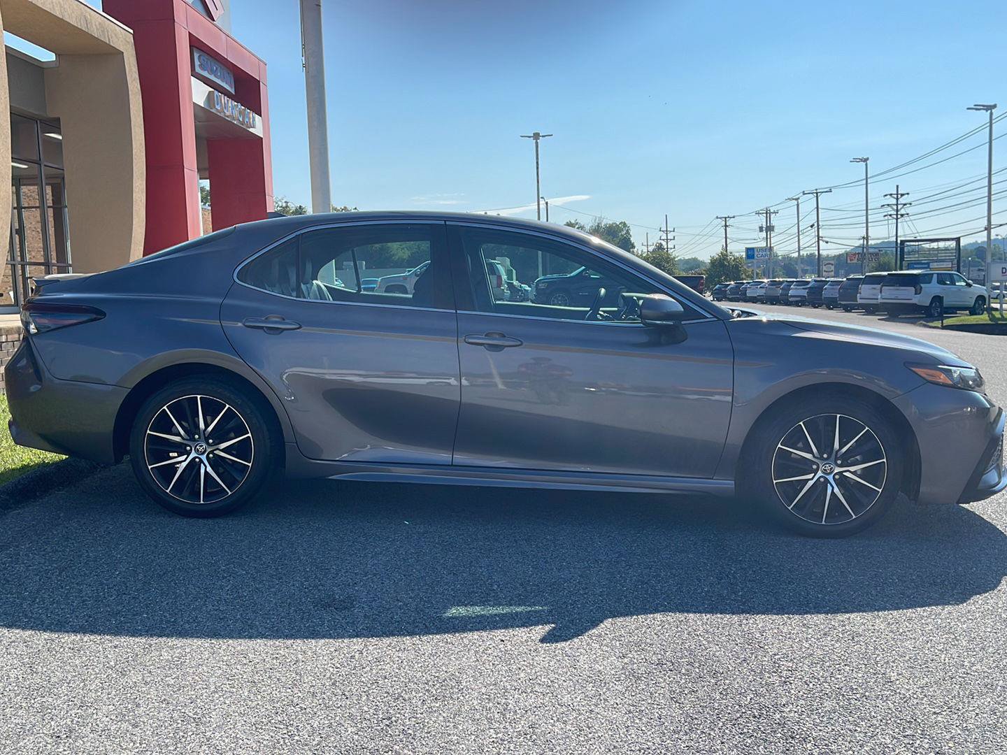 Used 2023 Toyota Camry SE FWD image 8