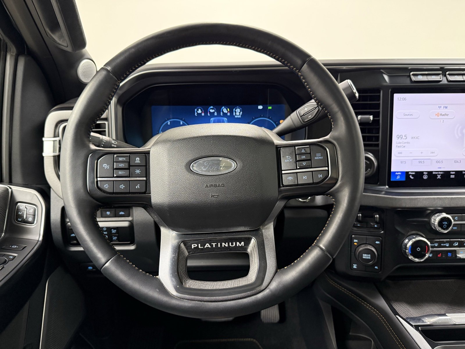 Used 2024 Ford F350 Platinum image 30