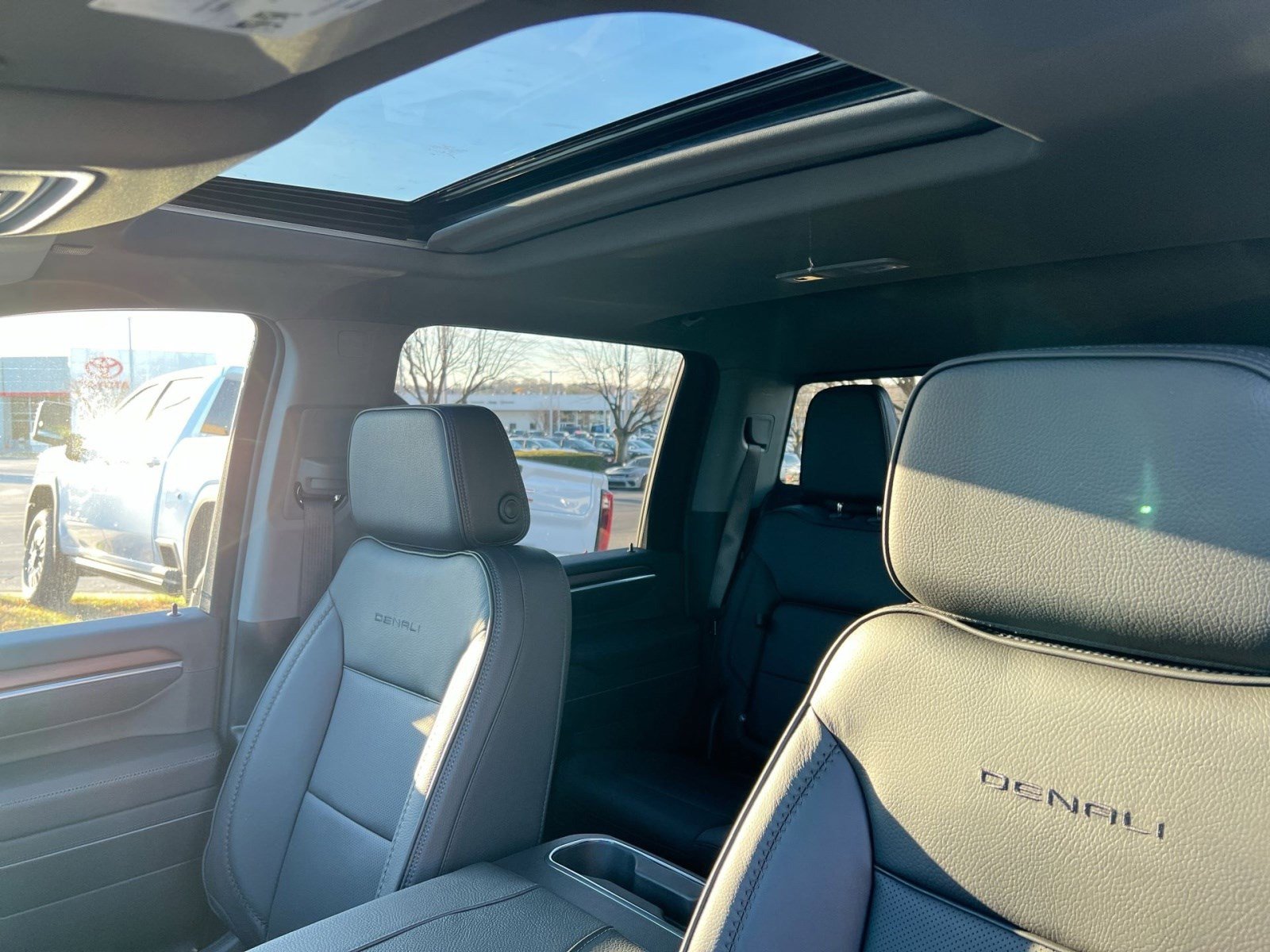 New 2026 GMC Sierra 2500 Denali w/ Denali Reserve Package image 18