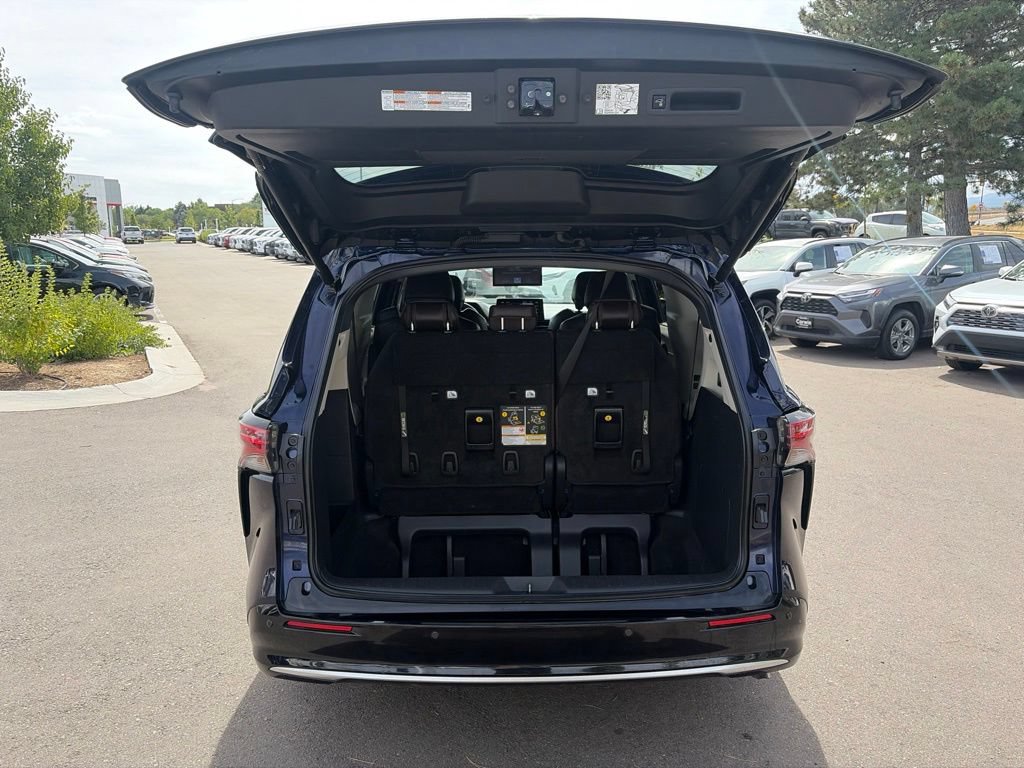 Used 2023 Toyota Sienna Platinum AWD/4WD image 20