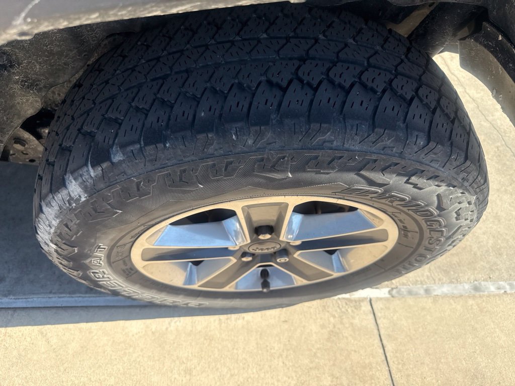Used 2018 Jeep Wrangler Unlimited Sahara AWD/4WD image 12