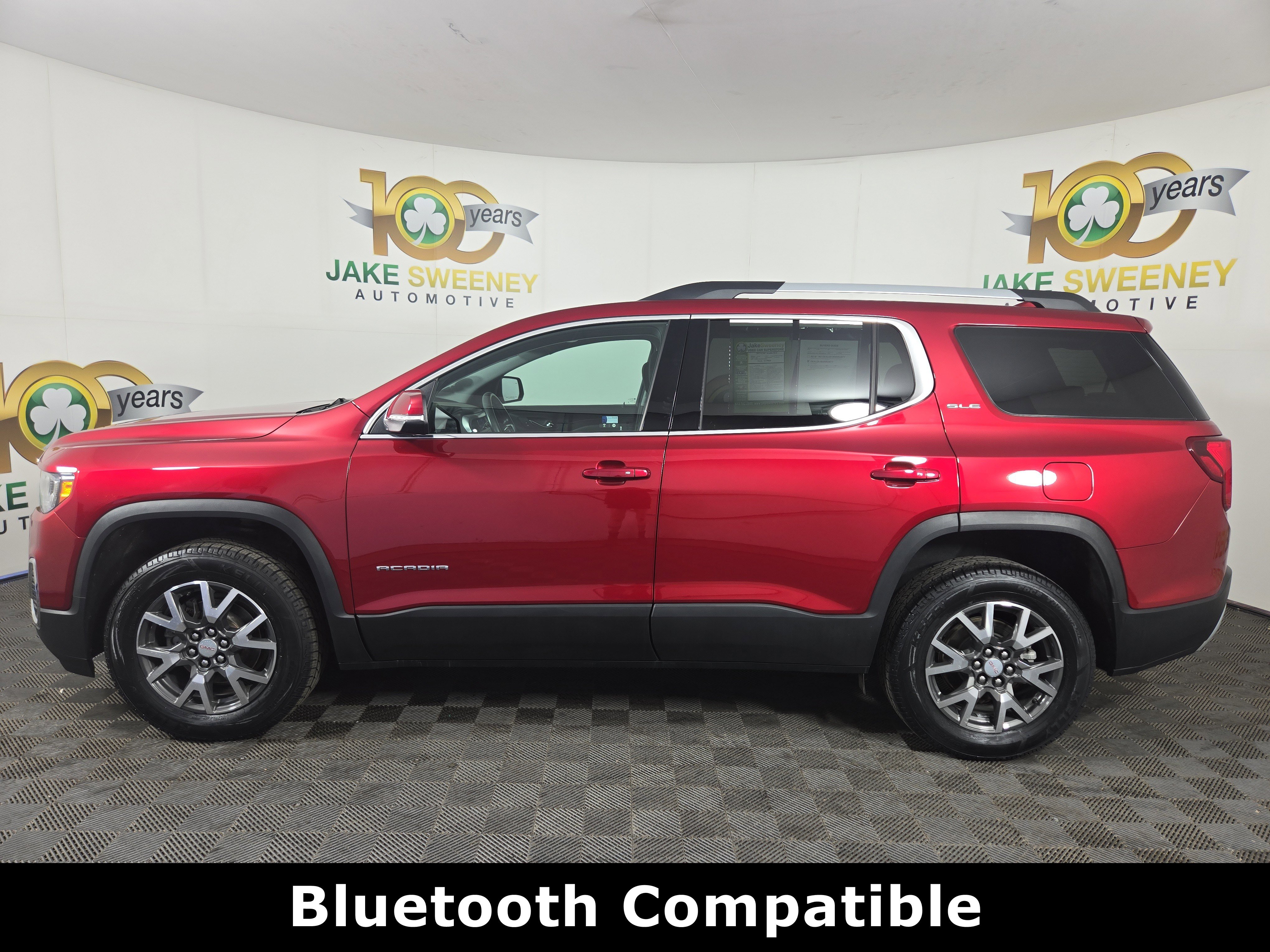 Used 2023 GMC Acadia SLE w/ Driver Convenience Package image 4