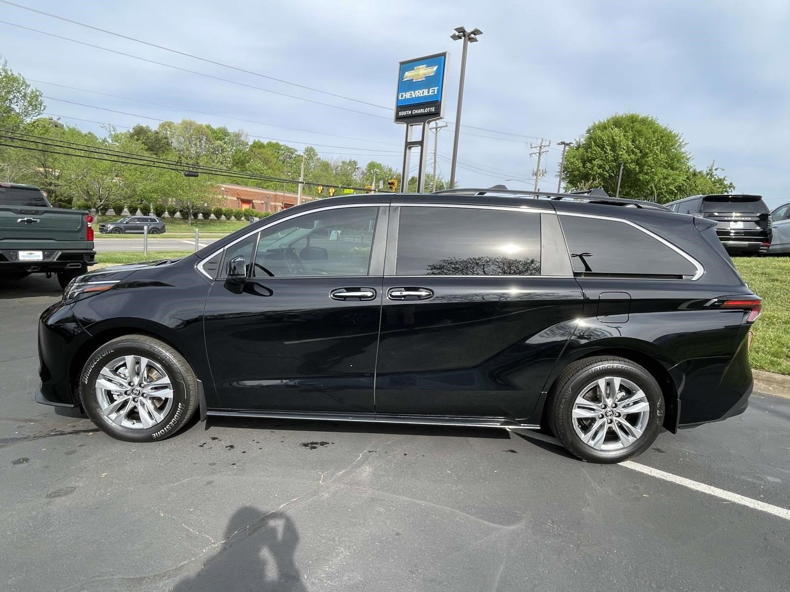 Used 2024 Toyota Sienna XLE FWD image 8