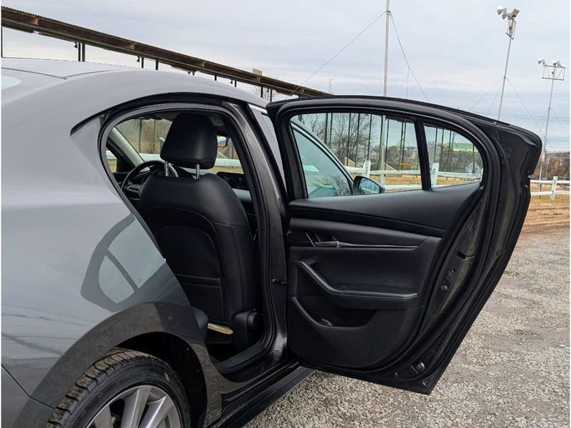 Used 2023 MAZDA MAZDA3 s image 12