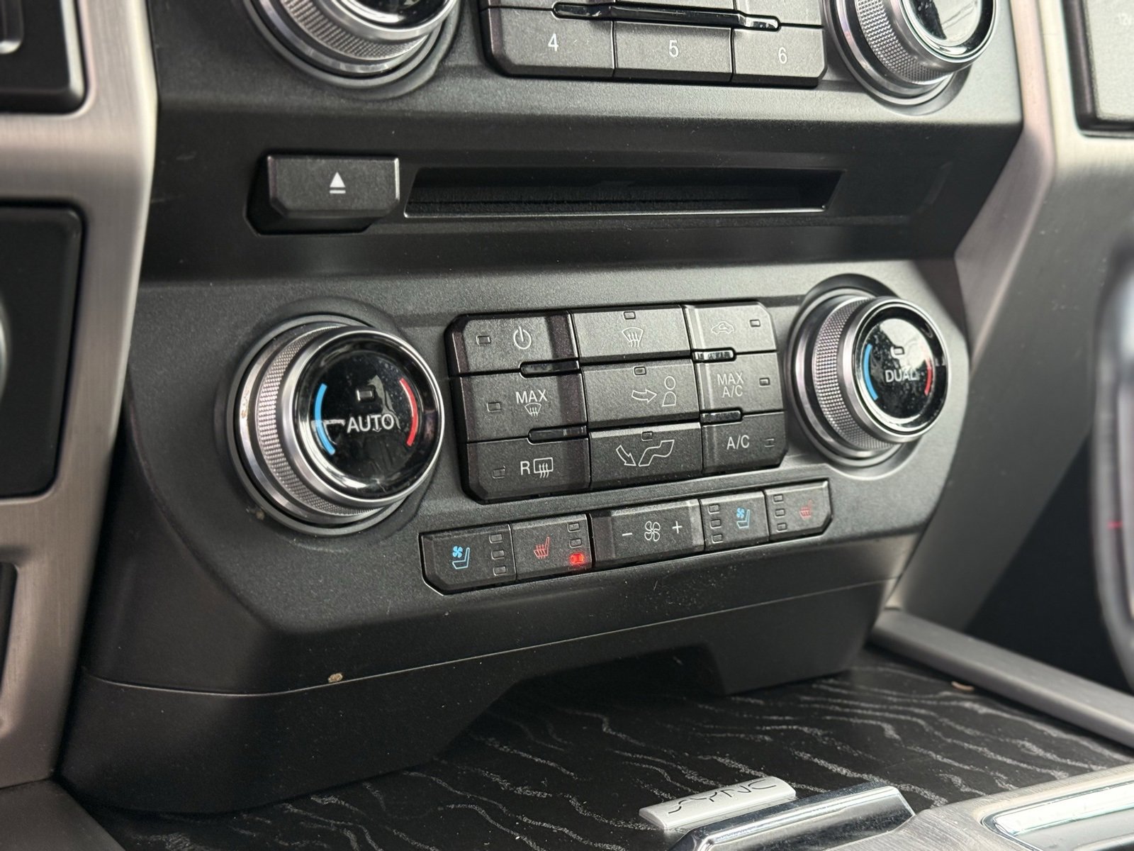 Used 2018 Ford F150 Platinum w/ Equipment Group 701A Luxury image 23