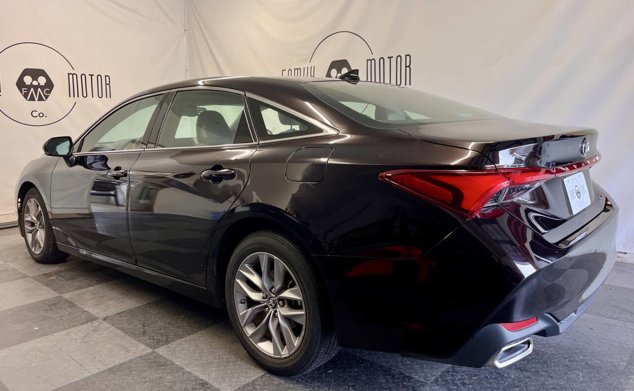 Used 2019 Toyota Avalon XLE w/ Moonroof Package image 5