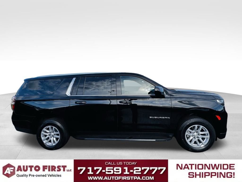 Used 2022 Chevrolet Suburban LT image 2