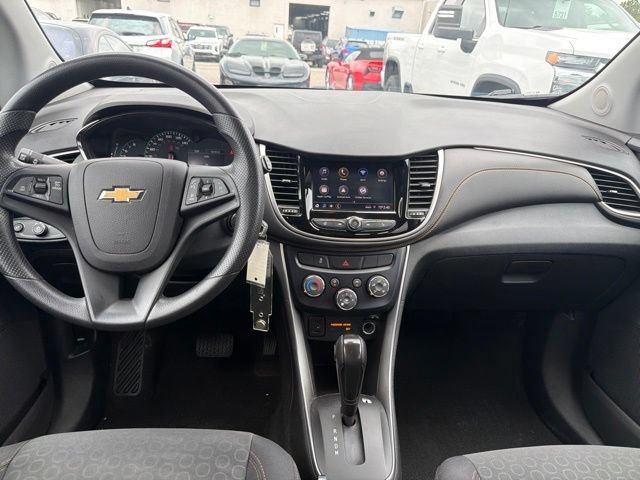 Used 2020 Chevrolet Trax LS w/ Tint and Cruise Package FWD image 17