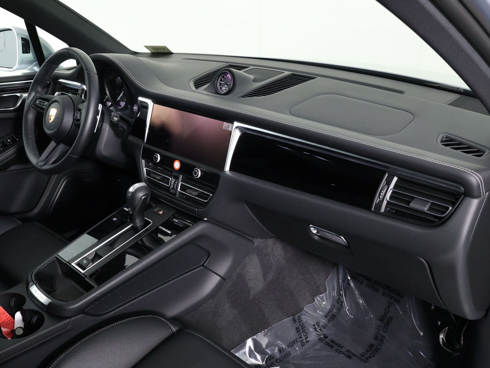 Certified 2026 Porsche Macan AWD/4WD image 24