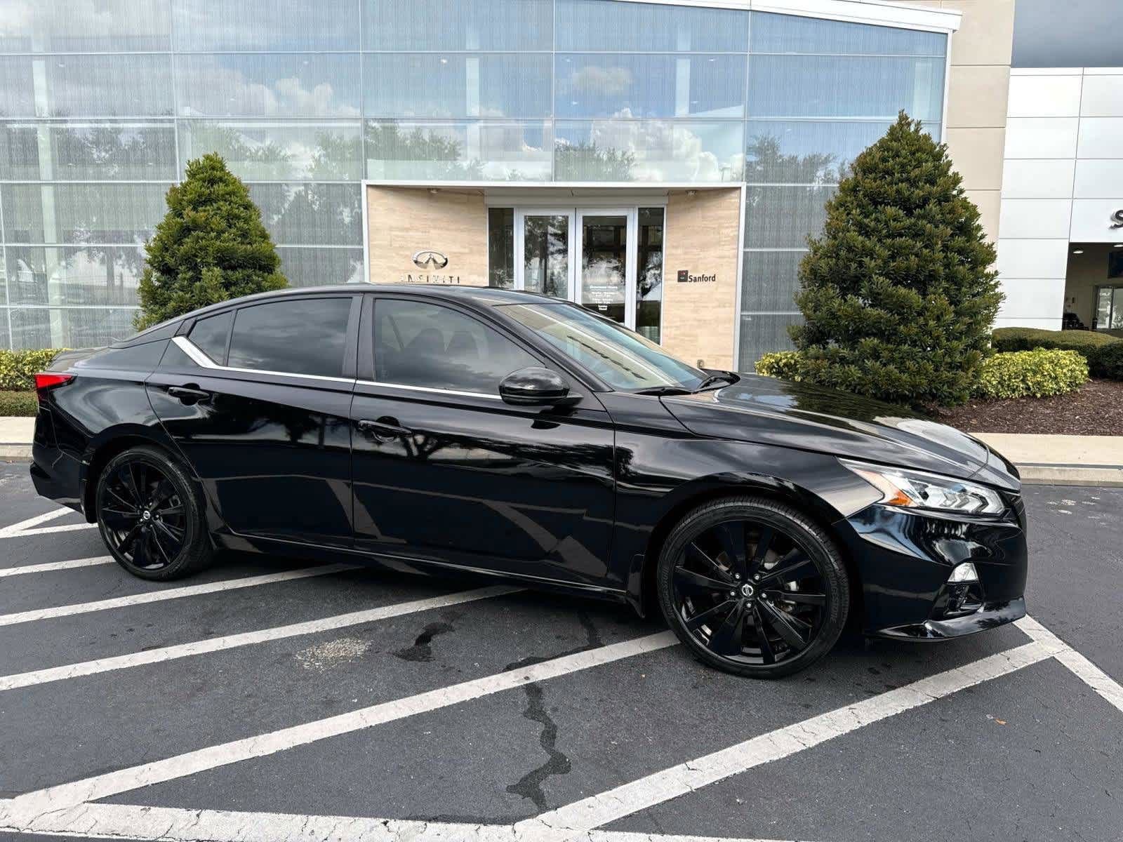 Used 2022 Nissan Altima 2.5 SR w/ Midnight Edition Package
