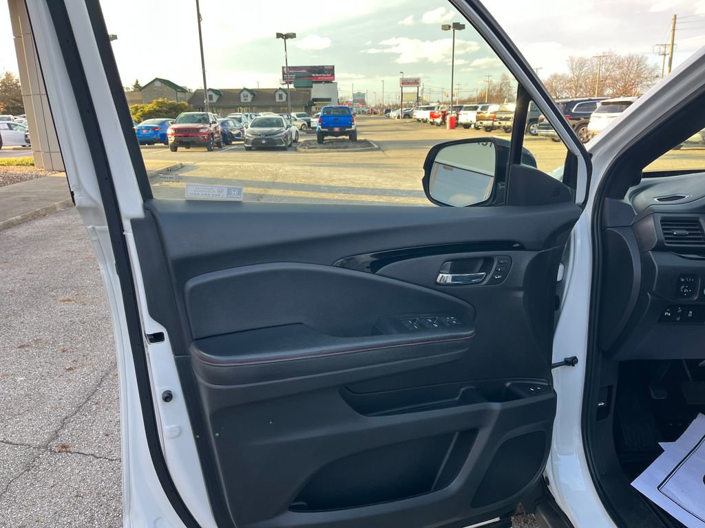 Used 2021 Honda Pilot Black Edition image 11