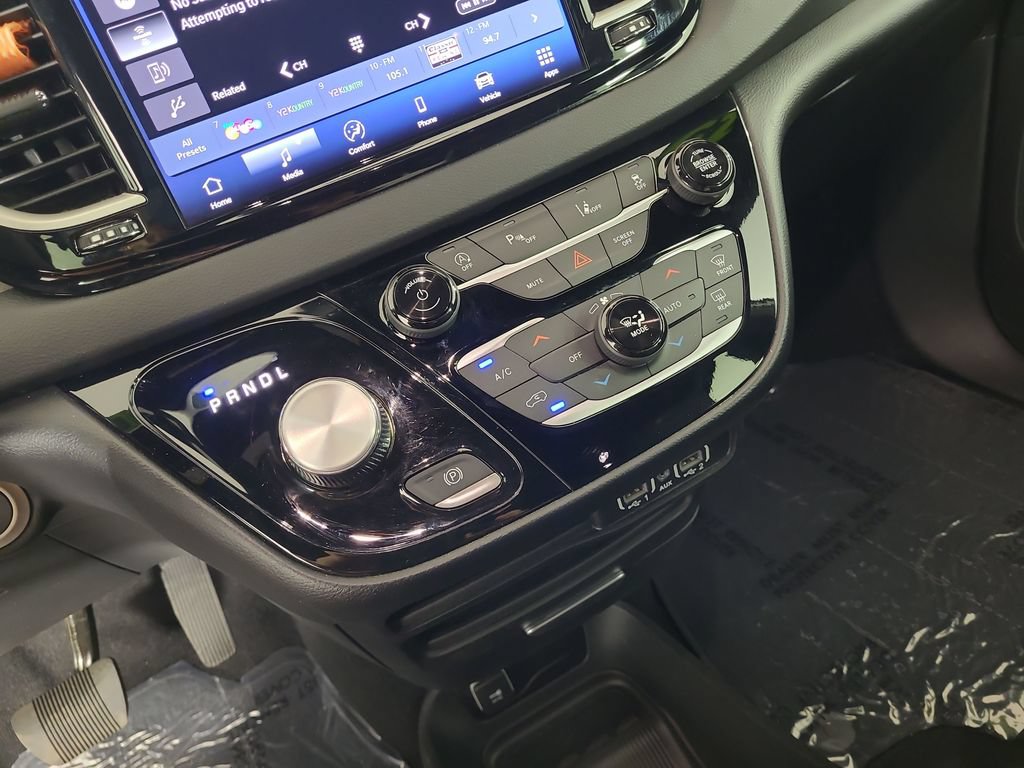 Used 2025 Chrysler Pacifica Select FWD image 16