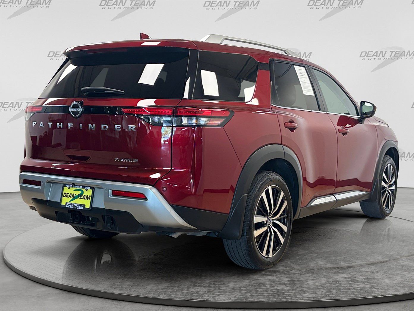 Used 2025 Nissan Pathfinder Platinum FWD image 4