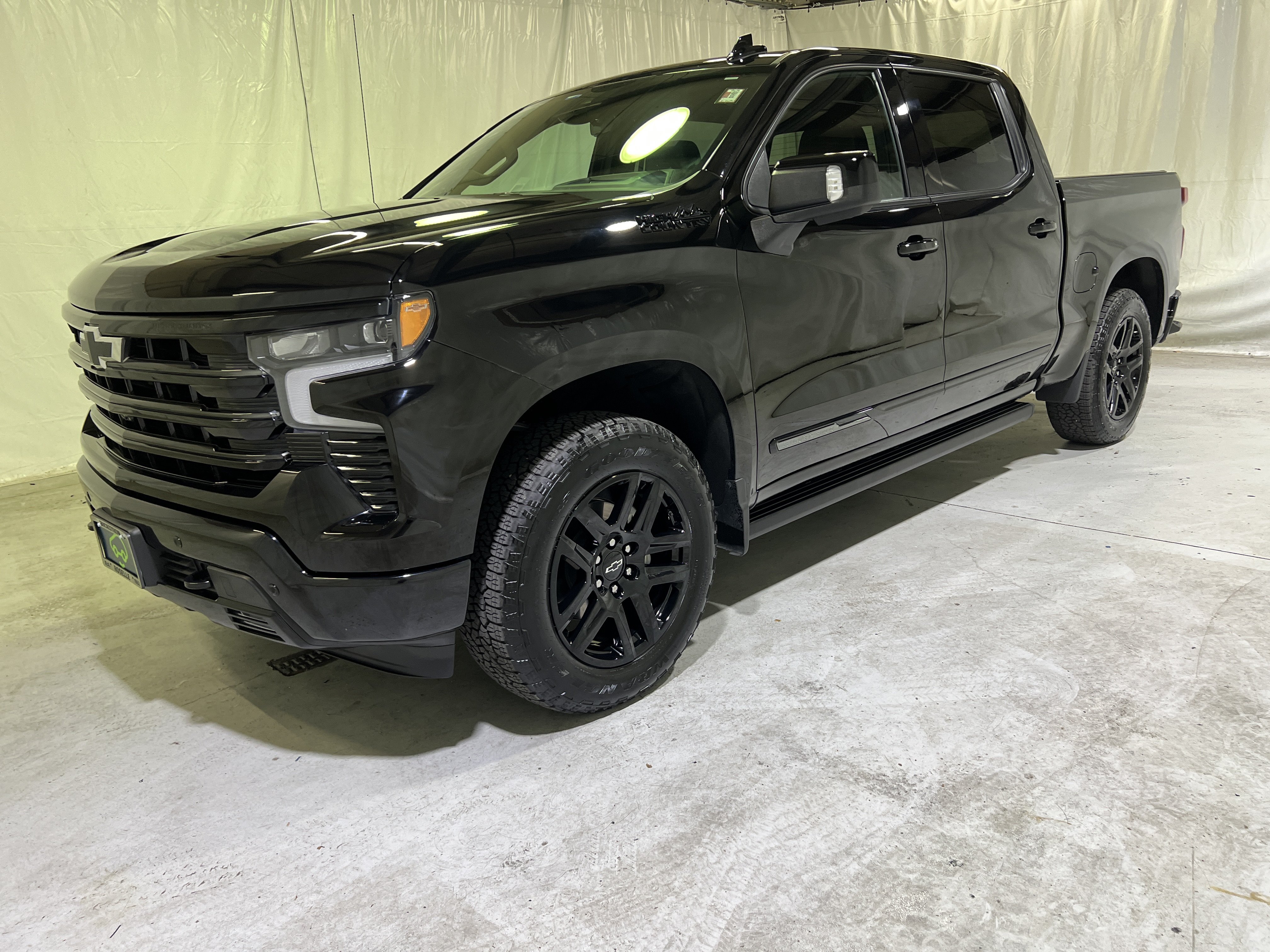 Certified 2025 Chevrolet Silverado 1500 High Country w/ Midnight Edition AWD/4WD image 6