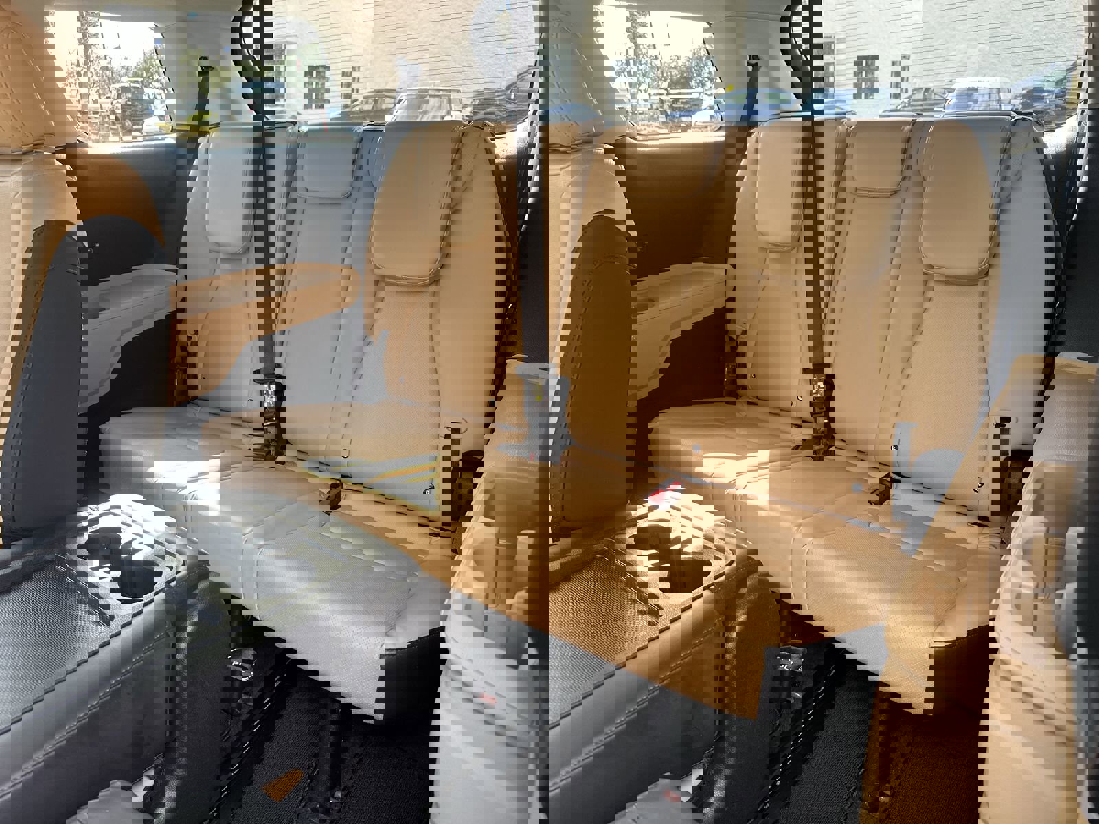 Used 2024 Kia Carnival LX image 32