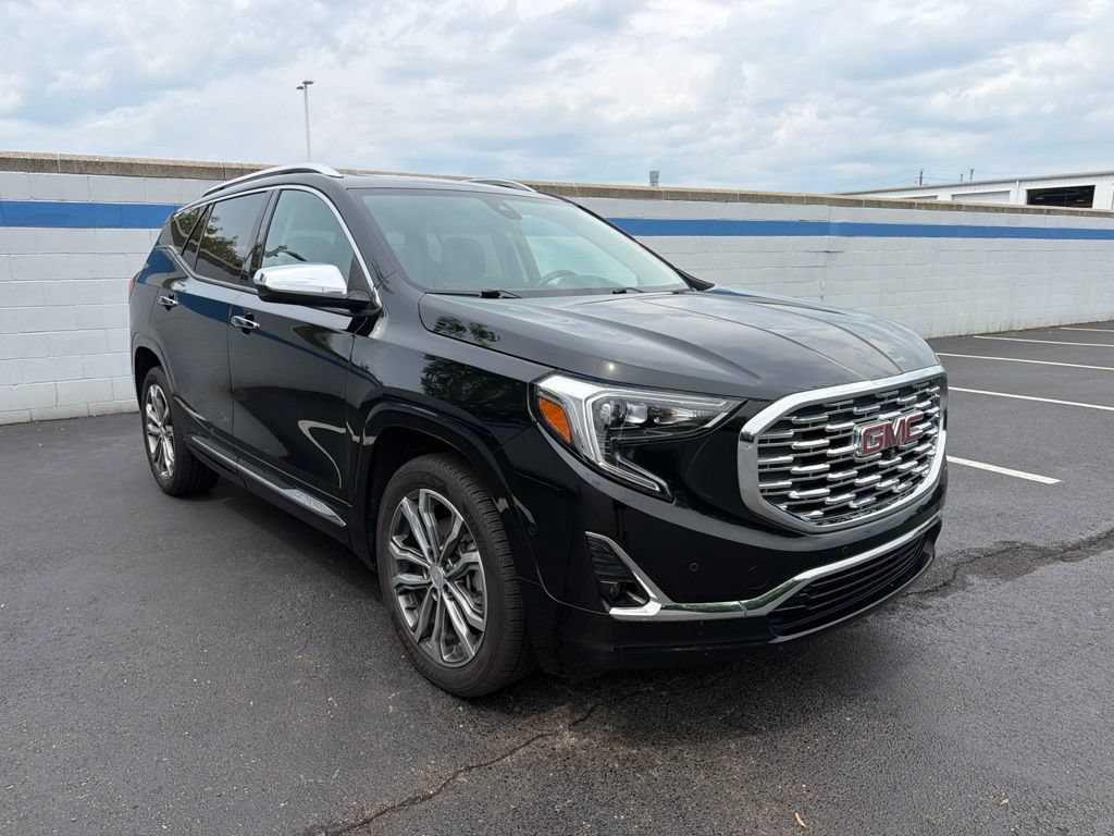 Used 2020 GMC Terrain Denali w/ Denali Premium Package FWD image 7