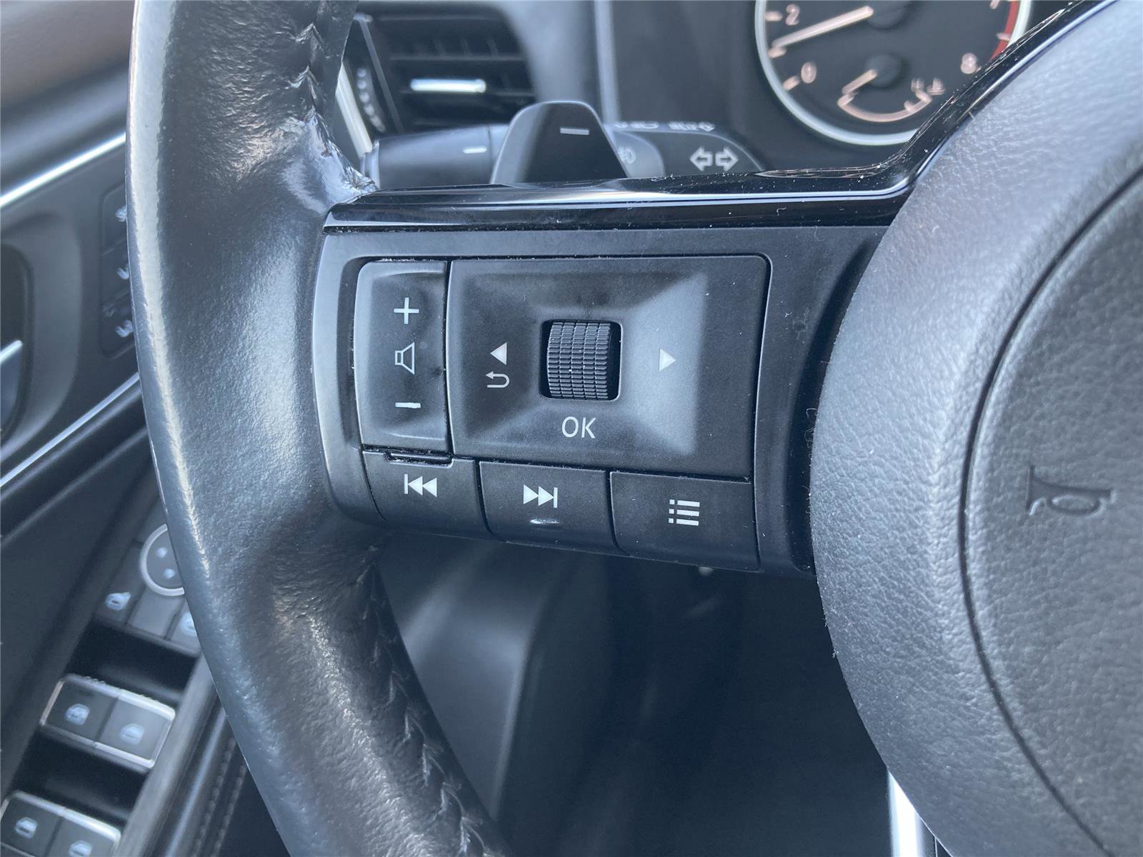 Used 2021 Nissan Rogue SL w/ Premium Package image 18