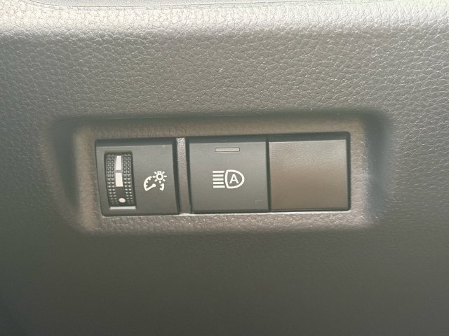 Used 2025 Toyota RAV4 XLE AWD/4WD image 31
