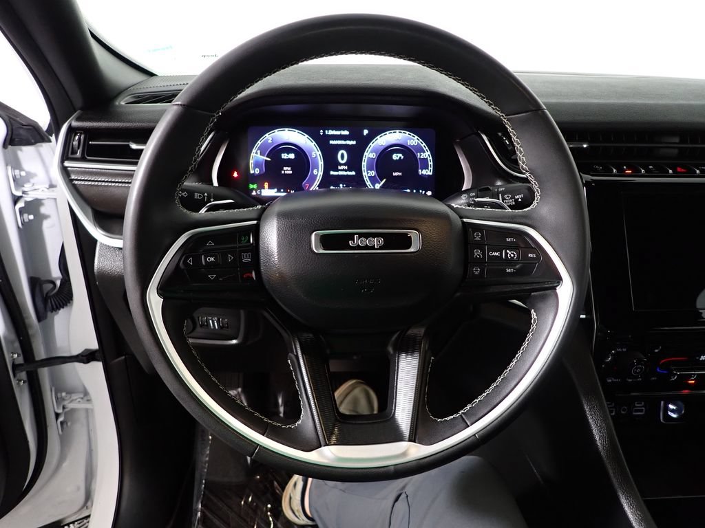 Used 2023 Jeep Grand Cherokee Altitude AWD/4WD image 26