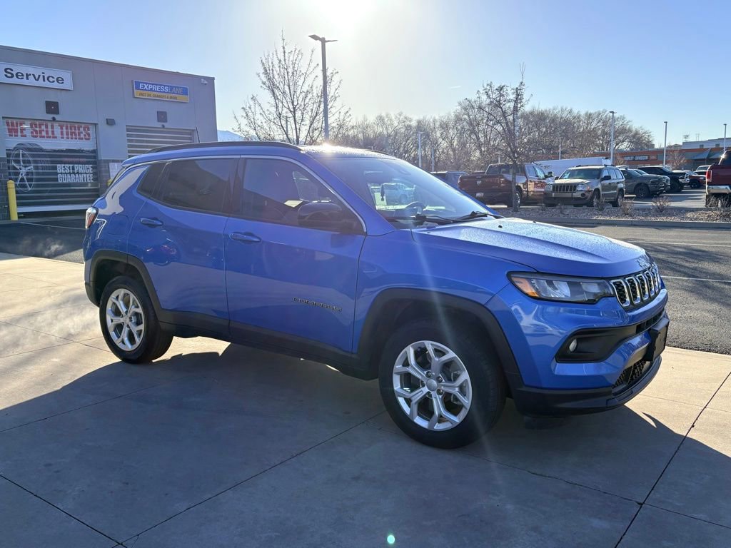 Used 2024 Jeep Compass Latitude image 3