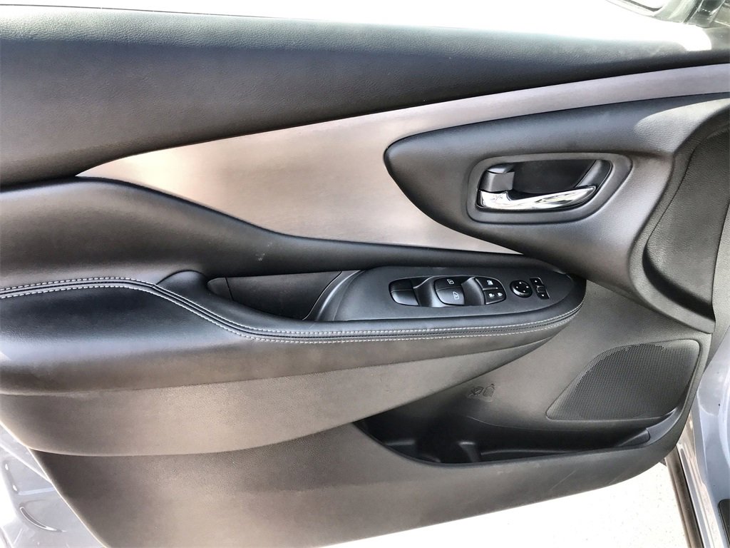 Used 2023 Nissan Murano SV w/ SV Midnight Edition Package image 13