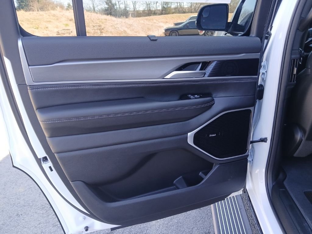 New 2026 Jeep Grand Wagoneer Limited AWD/4WD image 35