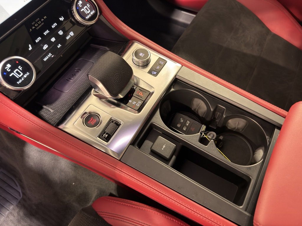 Used 2023 Jaguar F-PACE SVR image 17