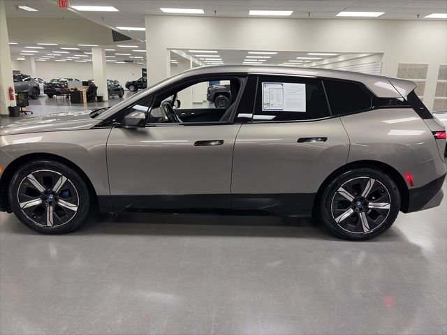 Used 2023 BMW iX xDrive50 w/ Premium Package image 4