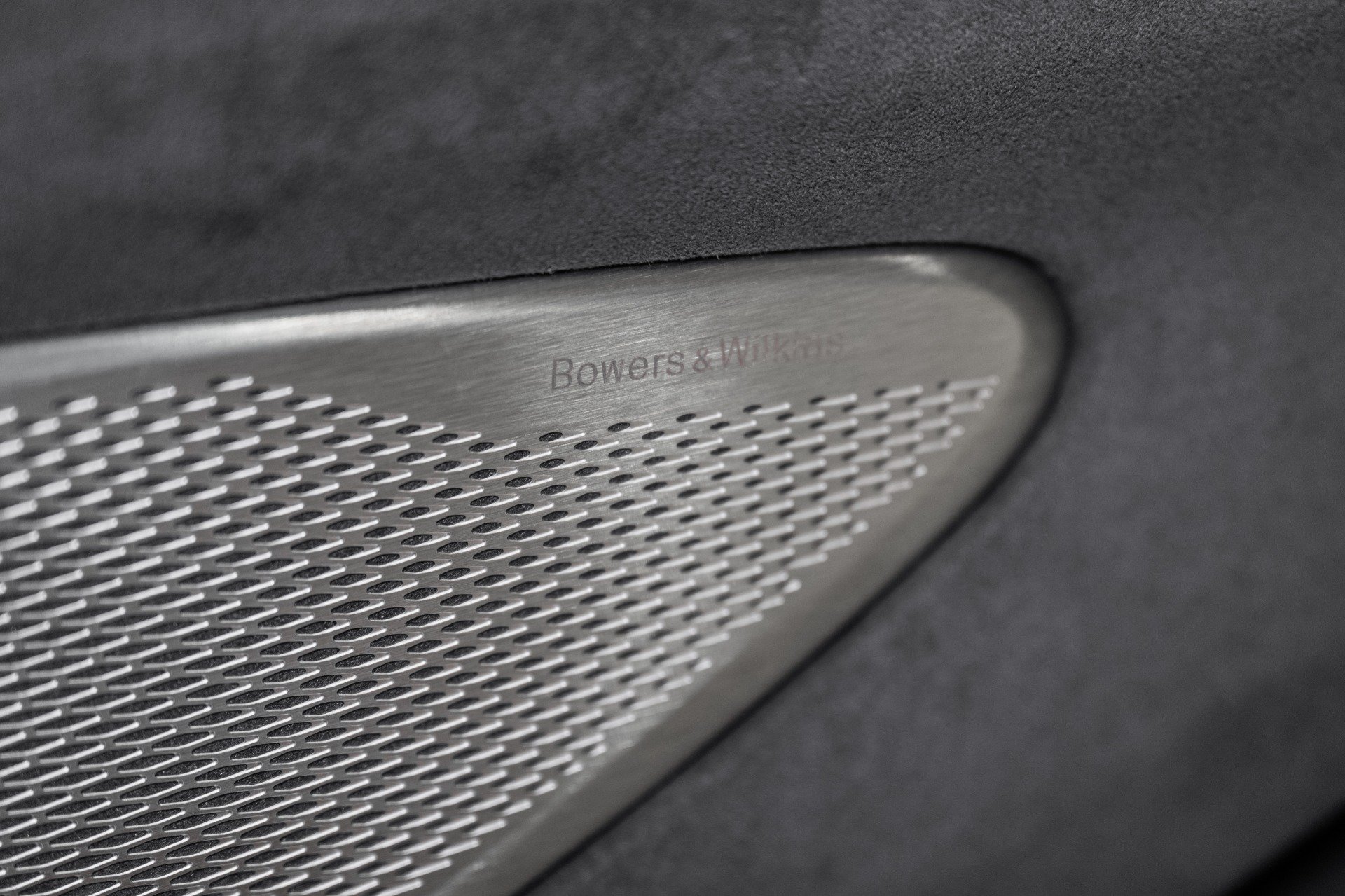 Used 2025 Aston Martin V8 Vantage Coupe RWD image 35