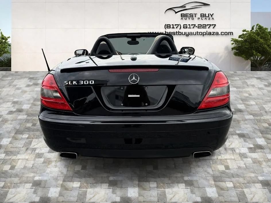 Used 2011 Mercedes-Benz SLK 300 image 11