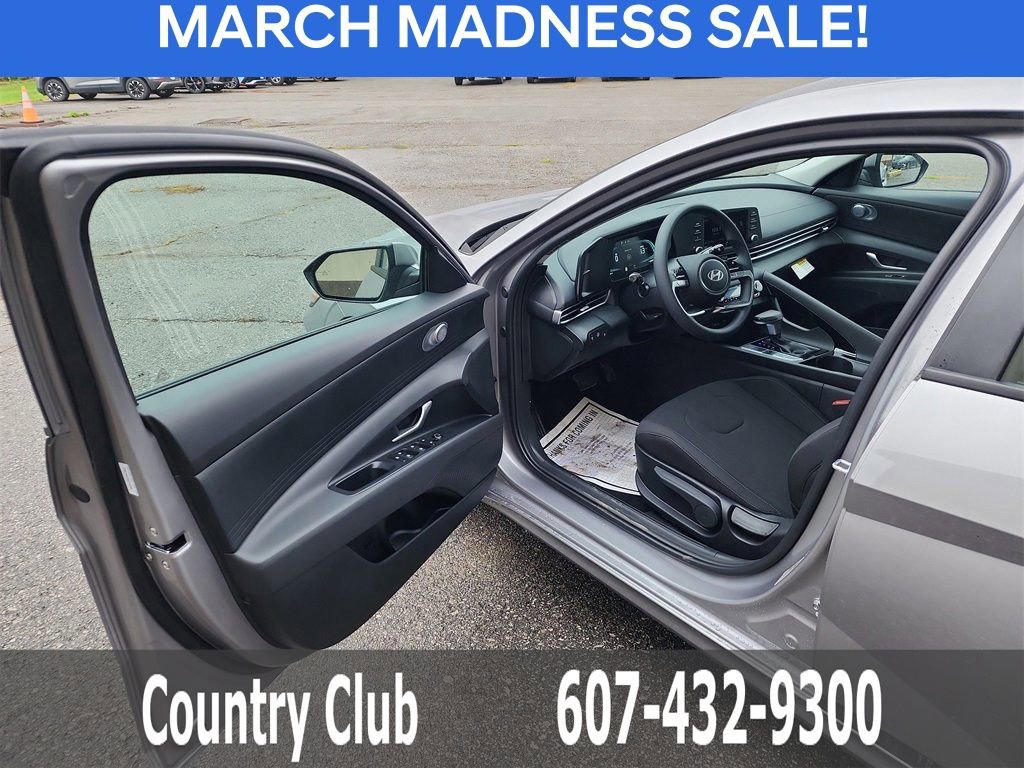 New 2025 Hyundai Elantra Blue image 10