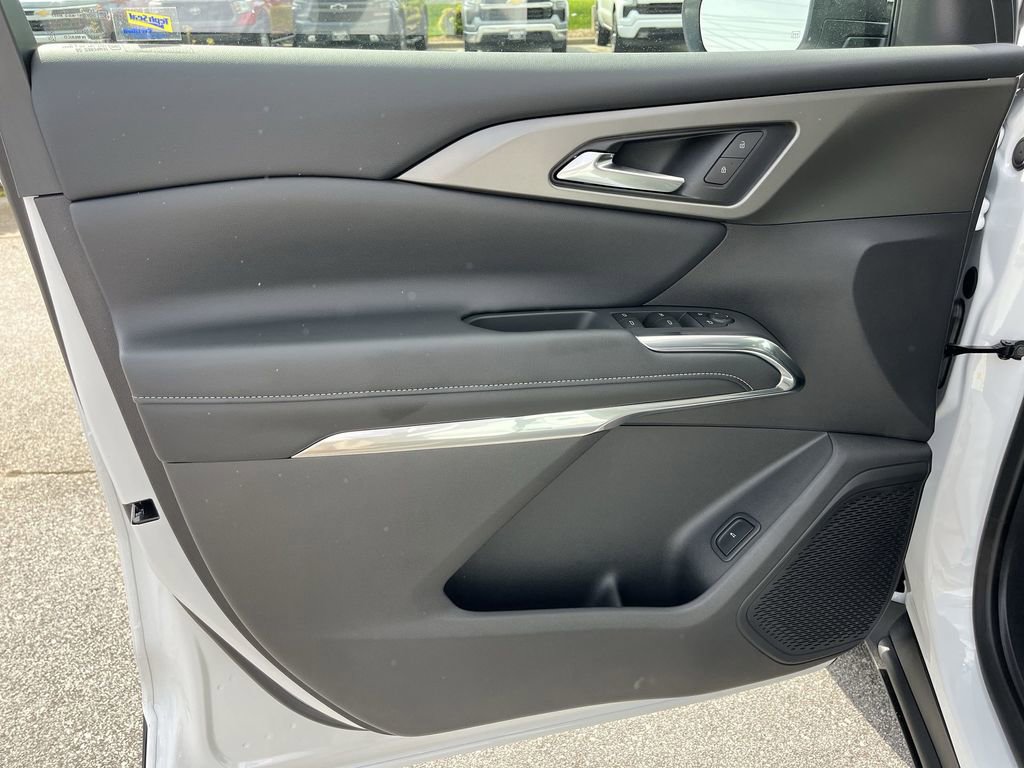 New 2025 Chevrolet Traverse LT image 24