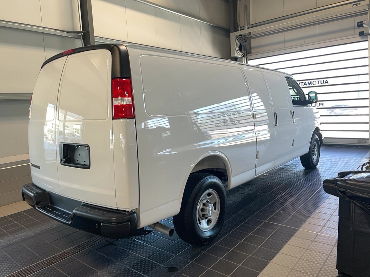 Used 2025 Chevrolet Express 3500 Extended w/ Driver Convenience Package RWD image 21