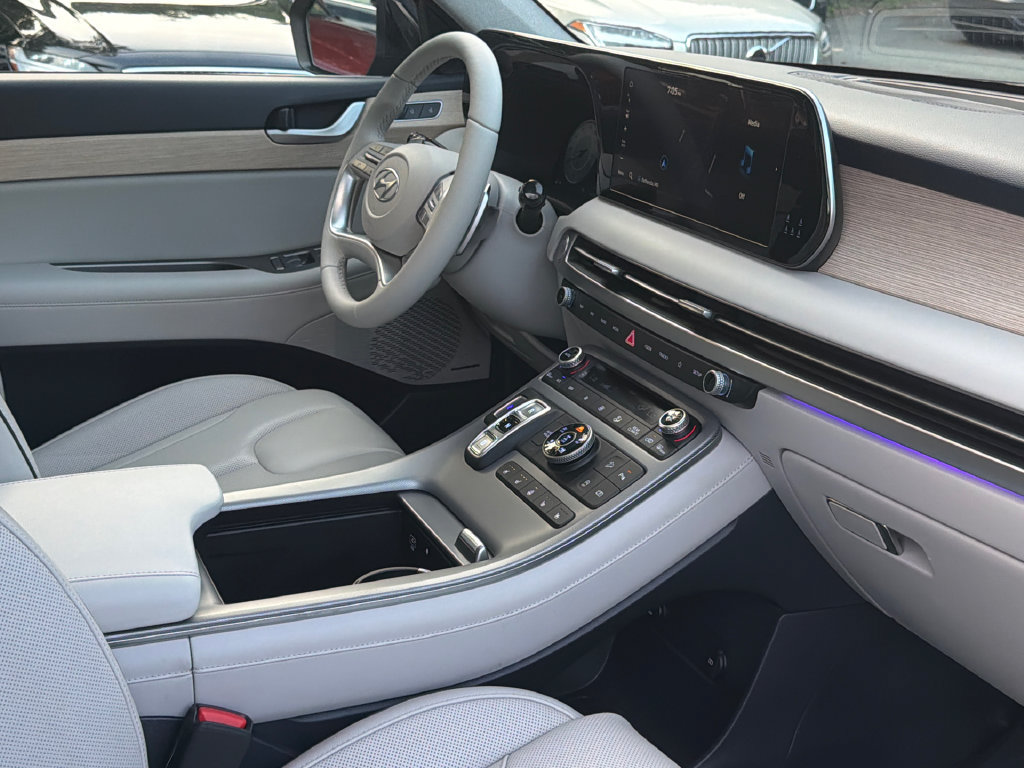 Used 2024 Hyundai Palisade Limited AWD/4WD image 16