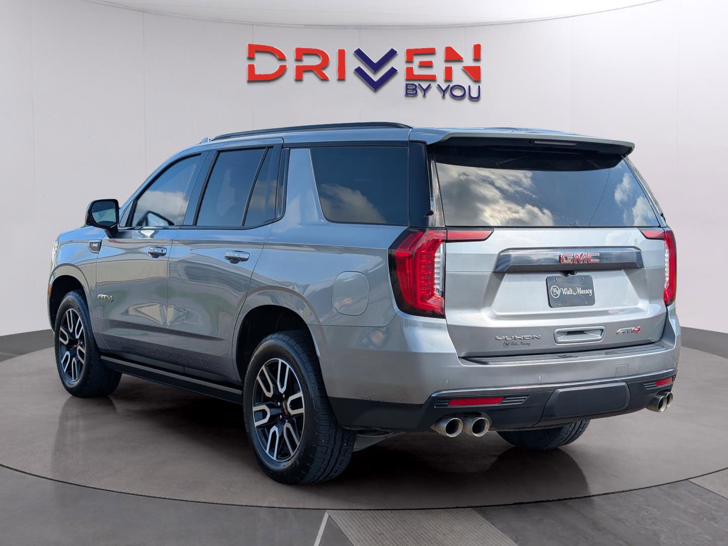 Used 2023 GMC Yukon AT4 w/ Technology Package AWD/4WD image 3